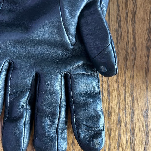 Ugg leather gloves (Brand new with tags and box) - Picture 5 of 8